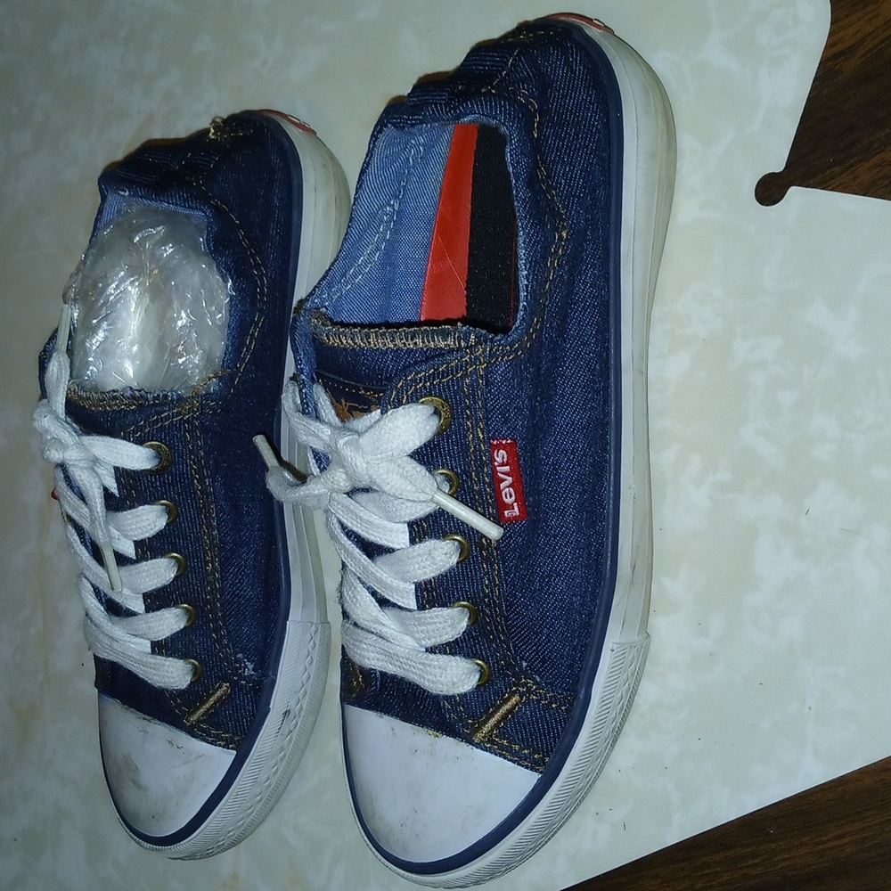 Children's sneakers for girls.Levis.